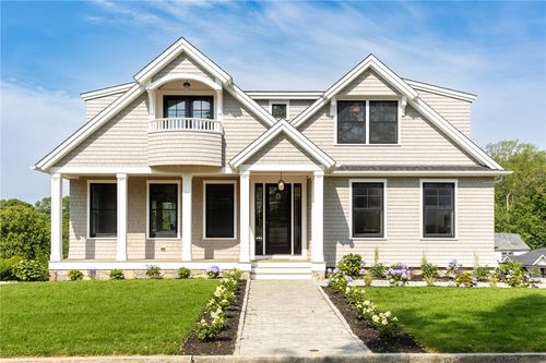 35 Coggeshall Ave, Newport, RI, 02840-4002 | Card Image