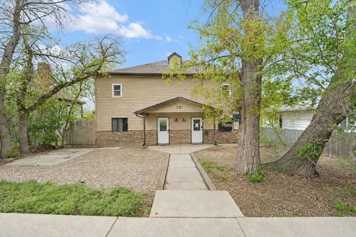 230 3 St Se, Medicine Hat, AB, T1A0G5 | Card Image
