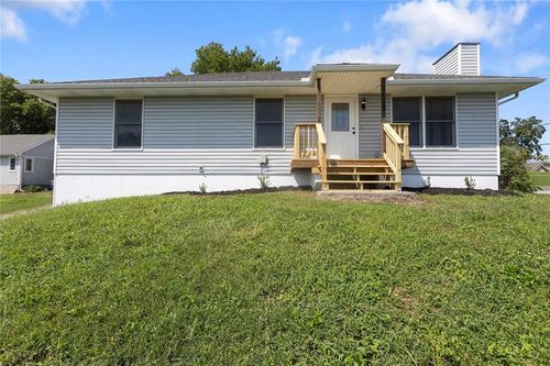 500 S Commercial Ave, Smithville, MO, 64089-8390 | Card Image