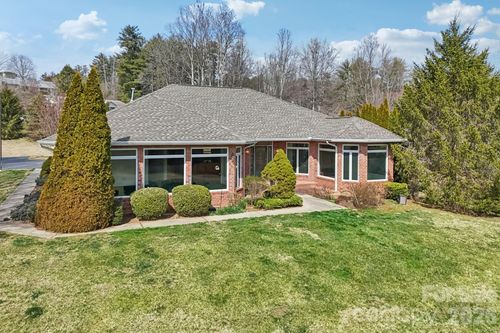 39 Beaumont Dr, Hendersonville, NC, 28739-7074 | Card Image