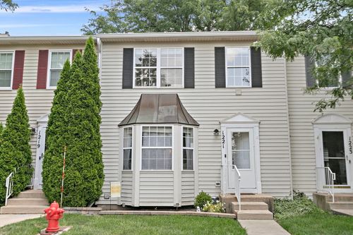 1221 Koster Ct, Geneva, IL, 60134-3704 | Card Image