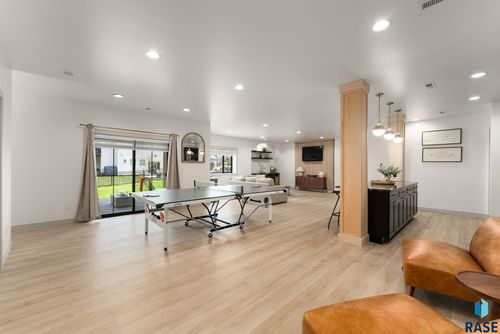 500 N Corsair Cir Circle, Sioux Falls, SD, 57110 | Card Image