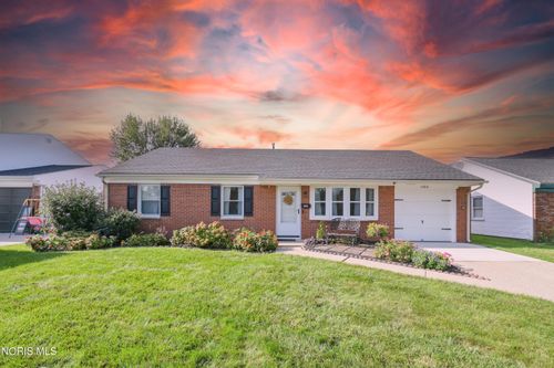 1764 Parkway Dr N, Maumee, OH, 43537-2617 | Card Image