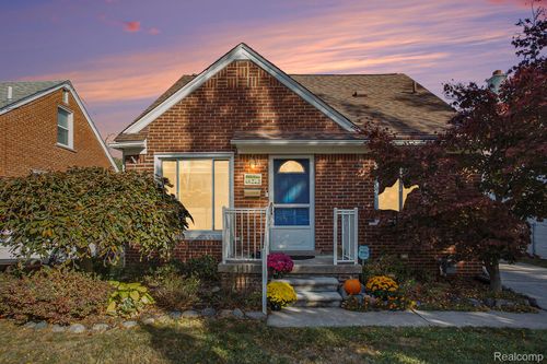 13646 Hart St, Oak Park, MI, 48237-1120 | Card Image