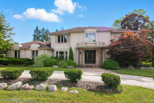 5130 Provincial Dr, Bloomfield Hills, MI, 48302-2527 | Card Image