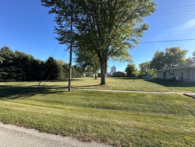 107 E Hickory St, House other with 2 bedrooms, 1 bathrooms and 2 parking in Chatsworth IL | Image 5