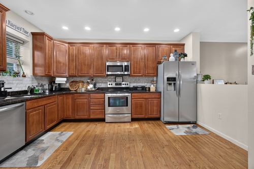 10-10 Milton Ridge Rd, Lynn, MA, 01902-1587 | Card Image
