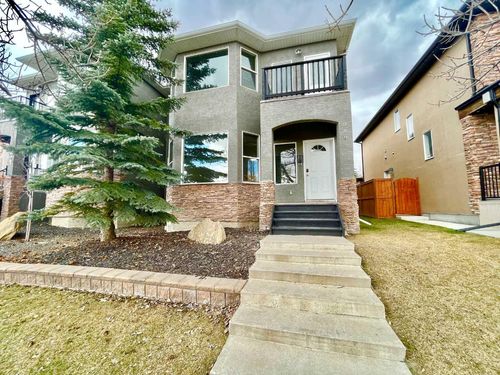 389 Northmount Drive Nw, Home with 3 bedrooms, 2 bathrooms and 2 parking in Calgary AB | Card Image