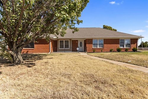 9400 Lakeshore Dr, The Village, OK, 73120-2021 | Card Image