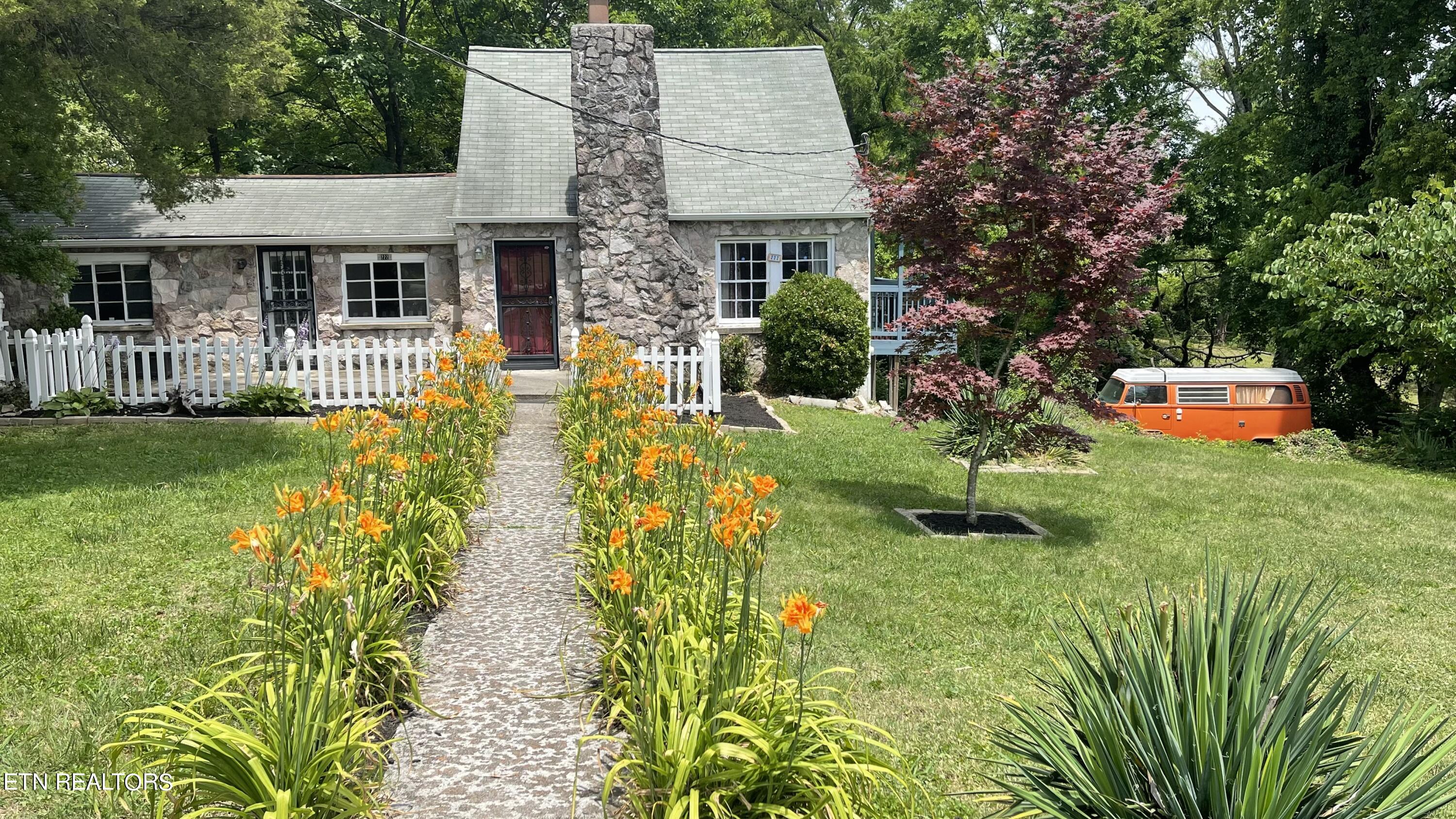 Hidell Rd, Knoxville, TN 37914