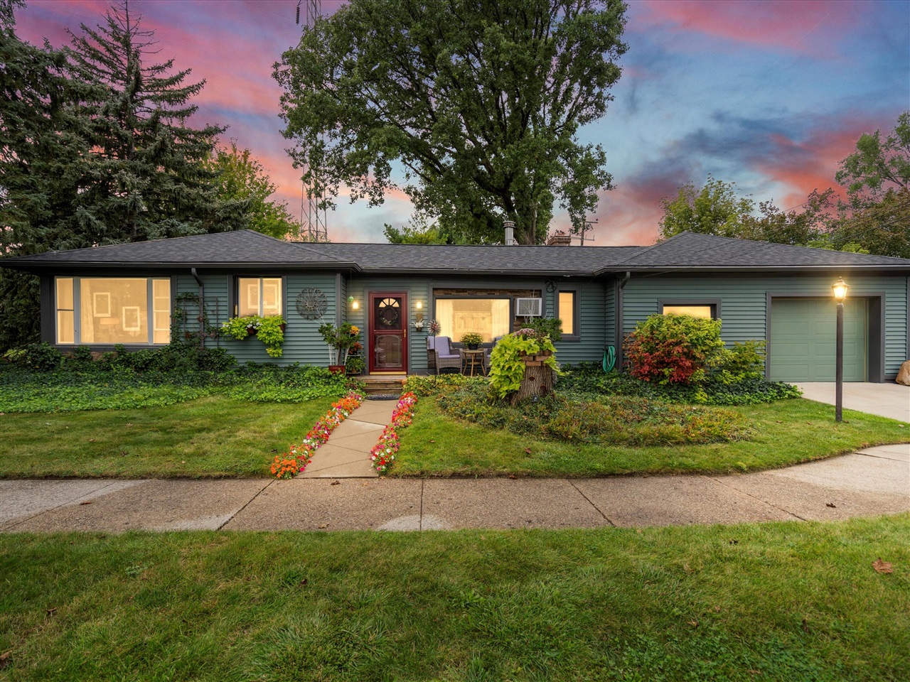 Cleveland Ave, Lincoln Park, MI 48146