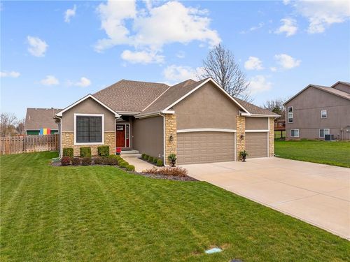 12524 Prestwick Dr, Kansas City, KS, 66109-5805 | Card Image