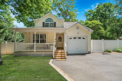 1 Queens Rd, Miller Place, NY, 11764-2510 | Card Image