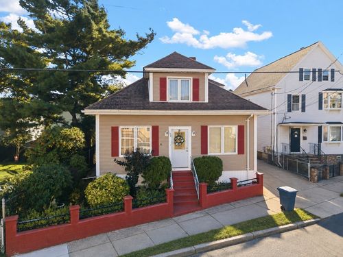 58 Lombard St, New Bedford, MA, 02740-3129 | Card Image