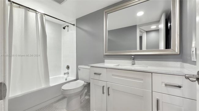 APT-203 - 3571 Inverrary Dr, Condo with 2 bedrooms, 2 bathrooms and null parking in Lauderhill FL | Image 11