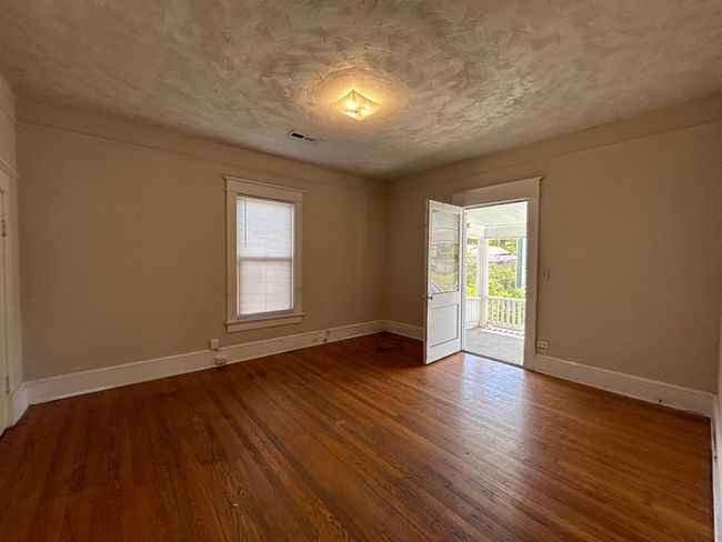15Liv Rm new paint | Image 9