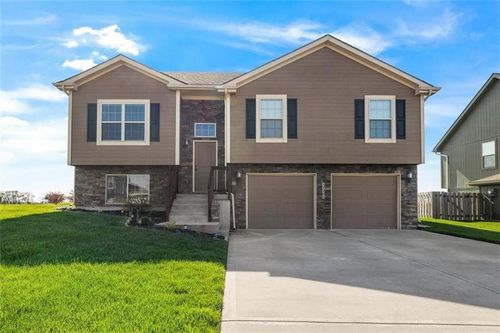 18410 Rock Creek Dr, Smithville, MO, 64089-4505 | Card Image