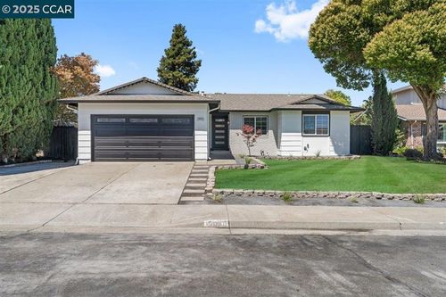 5040 Silverado Dr, Fairfield, CA, 94534-6825 | Card Image