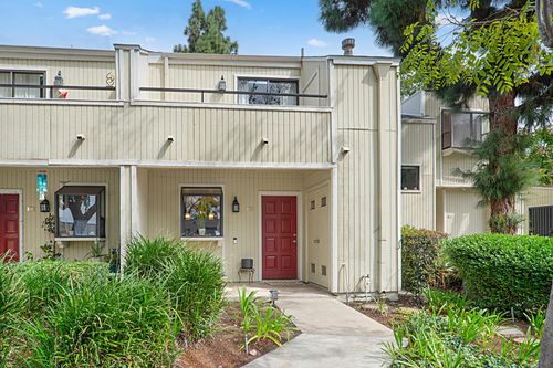 682 Sycamore Ave, Claremont, CA, 91711-5565 | Card Image