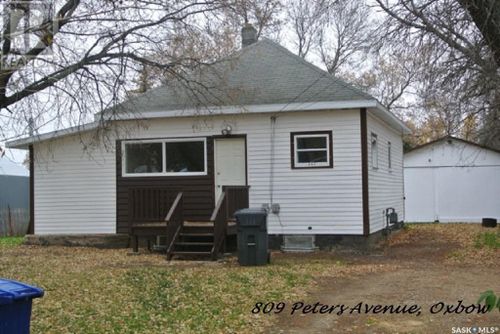 809 Peters Ave, Oxbow, SK, S0C2B0 | Card Image