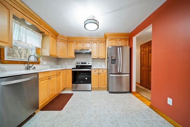 23 Echo Ave, House other with 3 bedrooms, 3 bathrooms and null parking in Nashua NH | Image 4