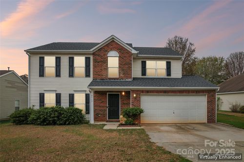 8517 Tweedsmuir Glen Ln, Charlotte, NC, 28215-7798 | Card Image