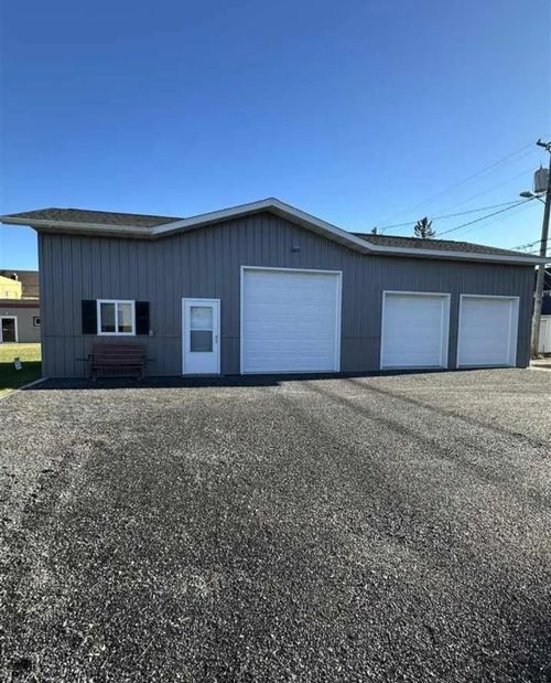 425 4th St, International Falls, MN, 56649-2413 | Card Image