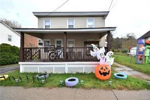 6 Broadhead St, Ellenville, NY, 12428-1702 | Card Image