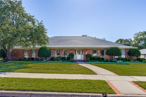 1608 Crescent Dr, Sherman, TX, 75092-5524 | Card Image