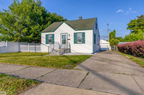 28631 Galloway St, Roseville, MI, 48066-4206 | Card Image