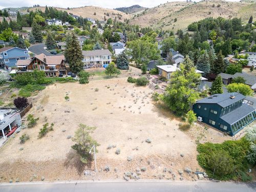 1601 Ridgecrest Dr, Klamath Falls, OR, 97601-1563 | Card Image