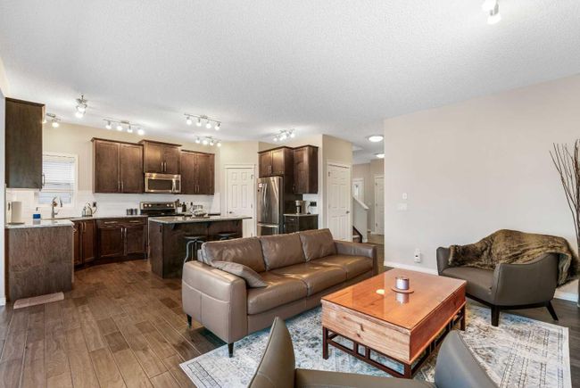 14 Walden Grove Se, Home with 3 bedrooms, 2 bathrooms and 4 parking in Calgary AB | Image 5