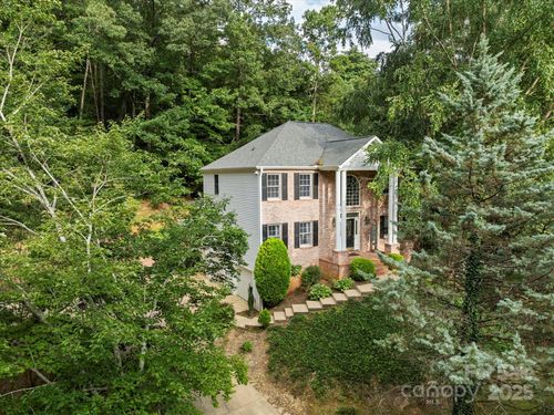 314 Sweetwater Hills Dr, Hendersonville, NC, 28791-7829 | Card Image