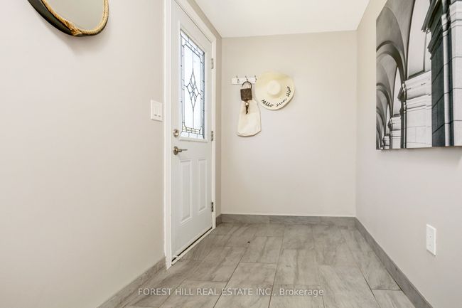 224 Brucedale Ave E, Home with 4 bedrooms, 2 bathrooms and 3 parking in Hamilton ON | Image 4