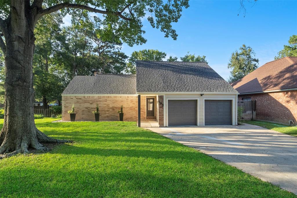 April Wind Dr, Montgomery, TX 77356