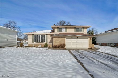 2016 Coventry Dr, Parma, OH, 44134-5745 | Card Image