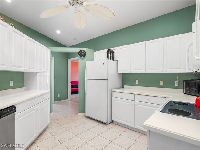 APT-202 - 1170 Partridge Ln, Condo with 2 bedrooms, 2 bathrooms and null parking in NAPLES FL | Image 5