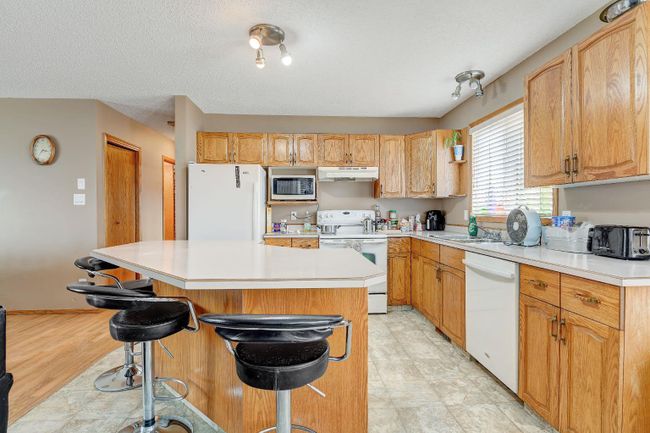 8922 104 Avenue, Home with 5 bedrooms, 3 bathrooms and 4 parking in Grande Prairie AB | Image 6