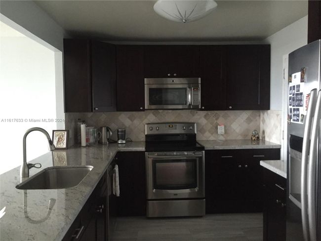 APT-16B - 427 Golden Isles Dr, Condo with 1 bedrooms, 2 bathrooms and null parking in Hallandale Beach FL | Image 12