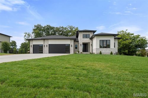 10016 Schuessler Rd, Saint Louis, MO, 63128-3231 | Card Image