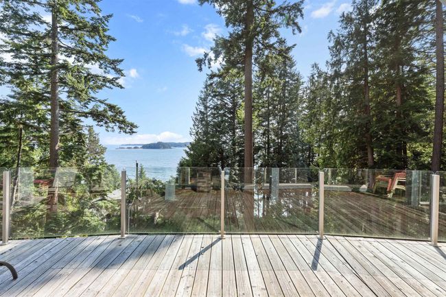304 Esplanade Rd, House other with 3 bedrooms, 2 bathrooms and null parking in Gibsons BC | Image 29