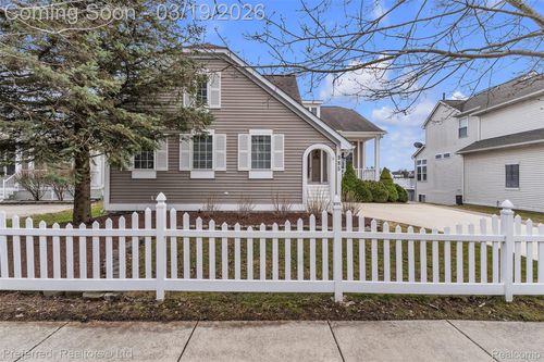 985 Watersedge Ct, Oxford, MI, 48371-3682 | Card Image