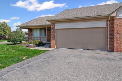 31880 John Michael Cir, Warren, MI, 48093-7620 | Card Image