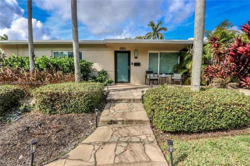 930 N 11th Ct, Hollywood, FL, 33019-3102 | Card Image
