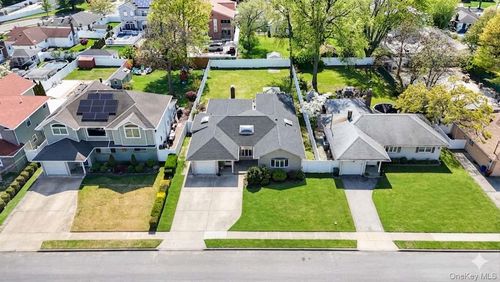 930 Balfour St, Valley Stream, NY, 11580-1527 | Card Image