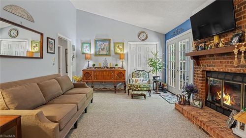 c-926 Chatfield Dr, Jamestown, NC, 27282-8116 | Card Image