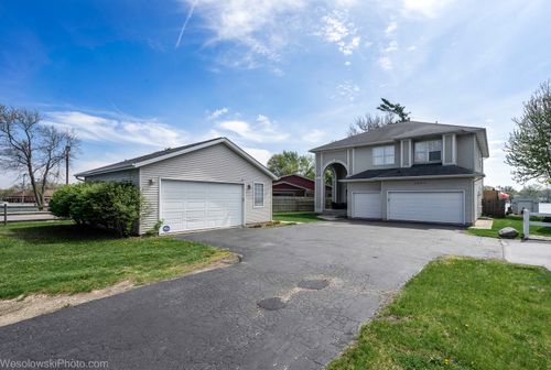 1907 E Grand Ave, Lindenhurst, IL, 60046-7817 | Card Image