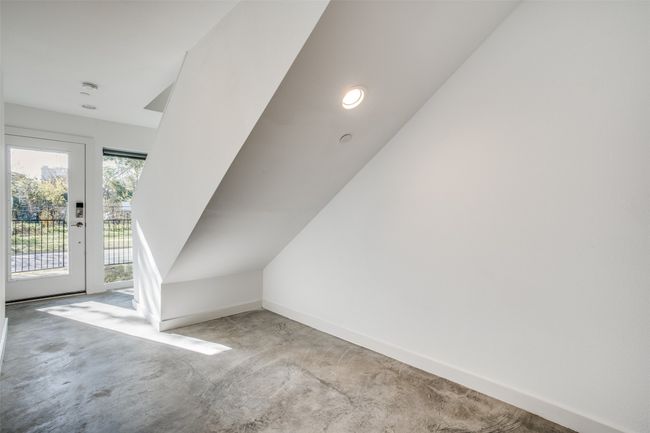 E - 4901 Live Oak St, Townhouse with 2 bedrooms, 3 bathrooms and null parking in Dallas TX | Image 4
