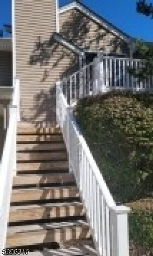 64 Encampment Dr, Bedminster, NJ, 07921-1830 | Card Image