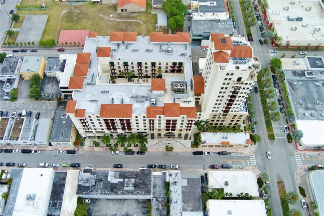 1200 - 1805 Ponce De Leon Blvd, Condo with 3 bedrooms, 2 bathrooms and null parking in Coral Gables FL | Image 20